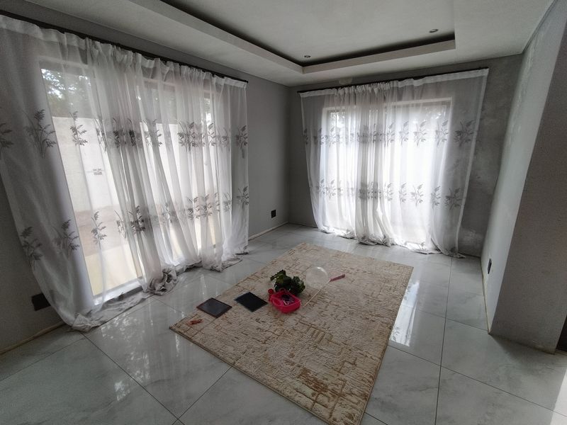 Newly Built Modern Home with Pool and Quality Finishes - Photo 3