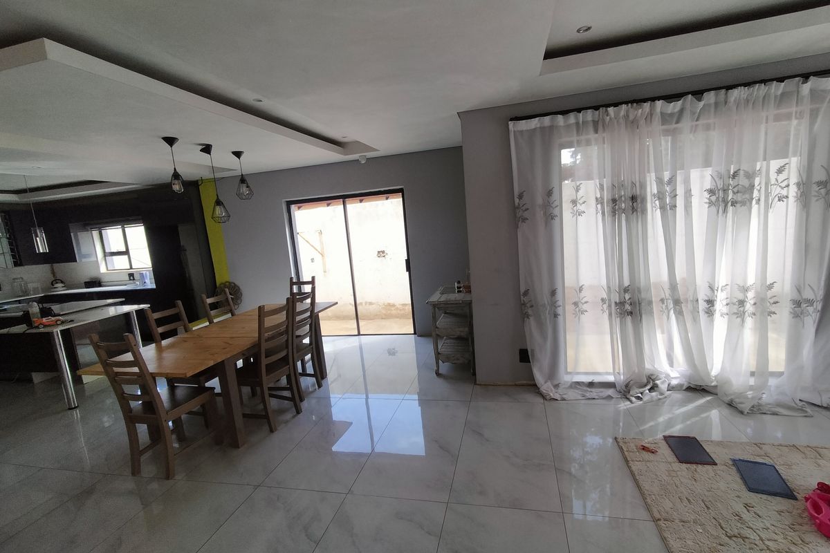 Newly Built Modern Home with Pool and Quality Finishes - Photo 4