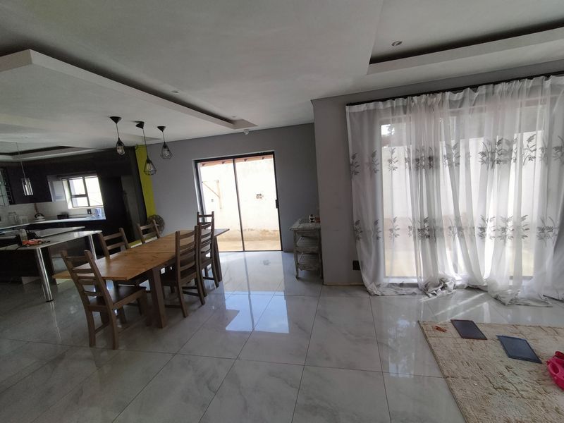 Newly Built Modern Home with Pool and Quality Finishes - Photo 4