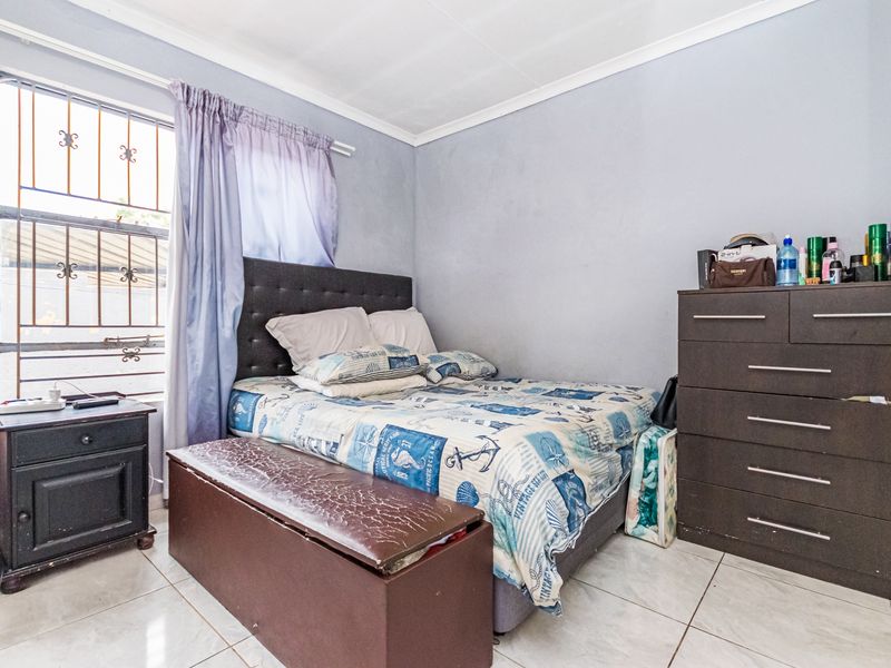 Beautiful Family Home - Photo 4