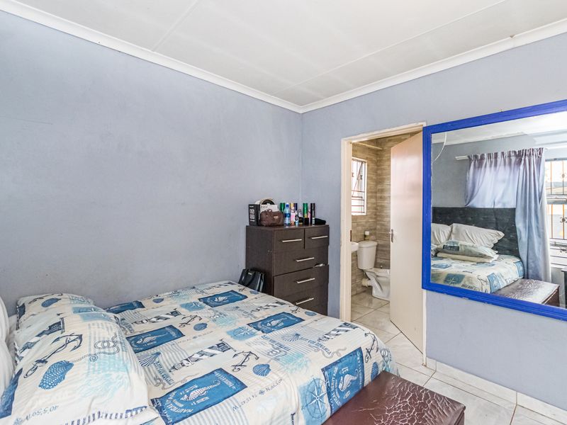 Beautiful Family Home - Photo 6