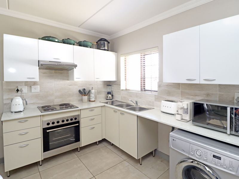 Modern Duplex in the sought after Summerset Hill - Blue Hills - Photo 5