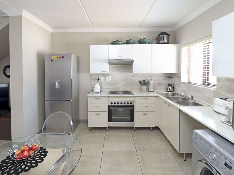 Modern Duplex in the sought after Summerset Hill - Blue Hills - Photo 3