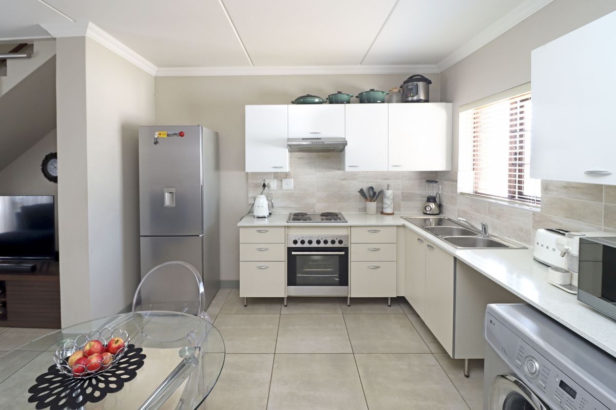 Modern Duplex in the sought after Summerset Hill - Blue Hills - Photo 3