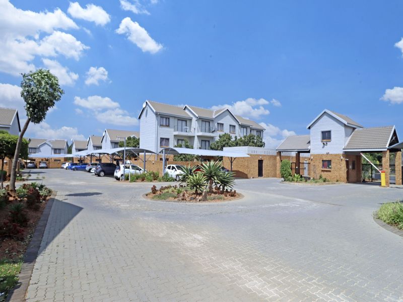 Modern Duplex in the sought after Summerset Hill - Blue Hills - Photo 2