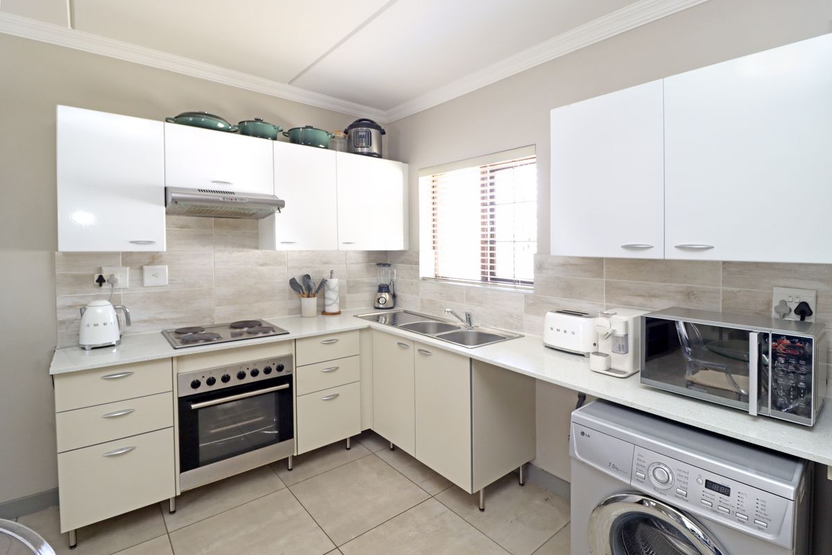 Modern Duplex in the sought after Summerset Hill - Blue Hills - Photo 5