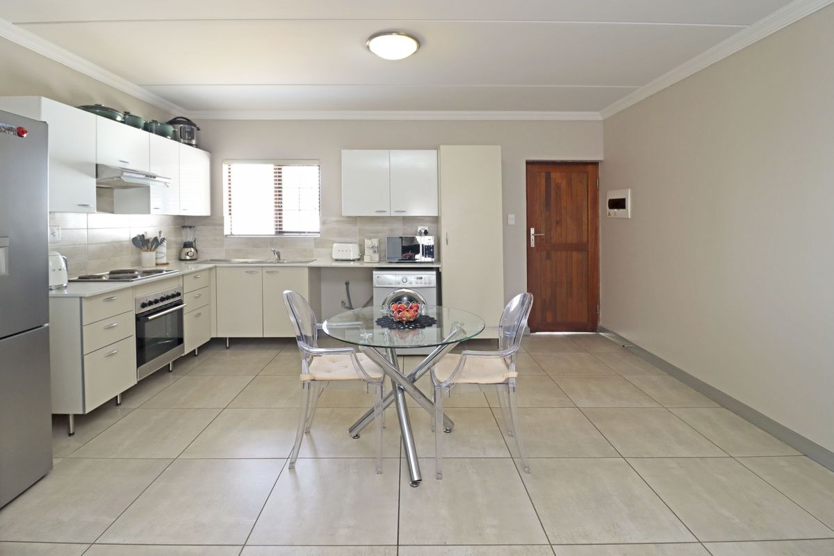 Modern Duplex in the sought after Summerset Hill - Blue Hills - Photo 4