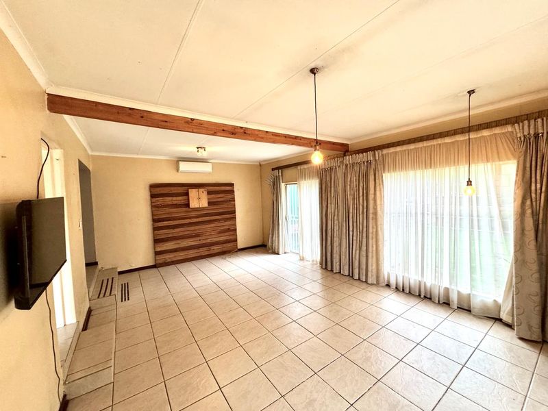 Perfectly Positioned Family Home with Extra Space and Great Parking - Photo 9