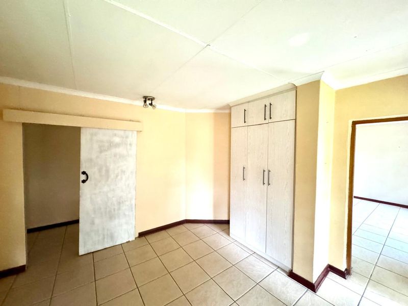 Perfectly Positioned Family Home with Extra Space and Great Parking - Photo 5
