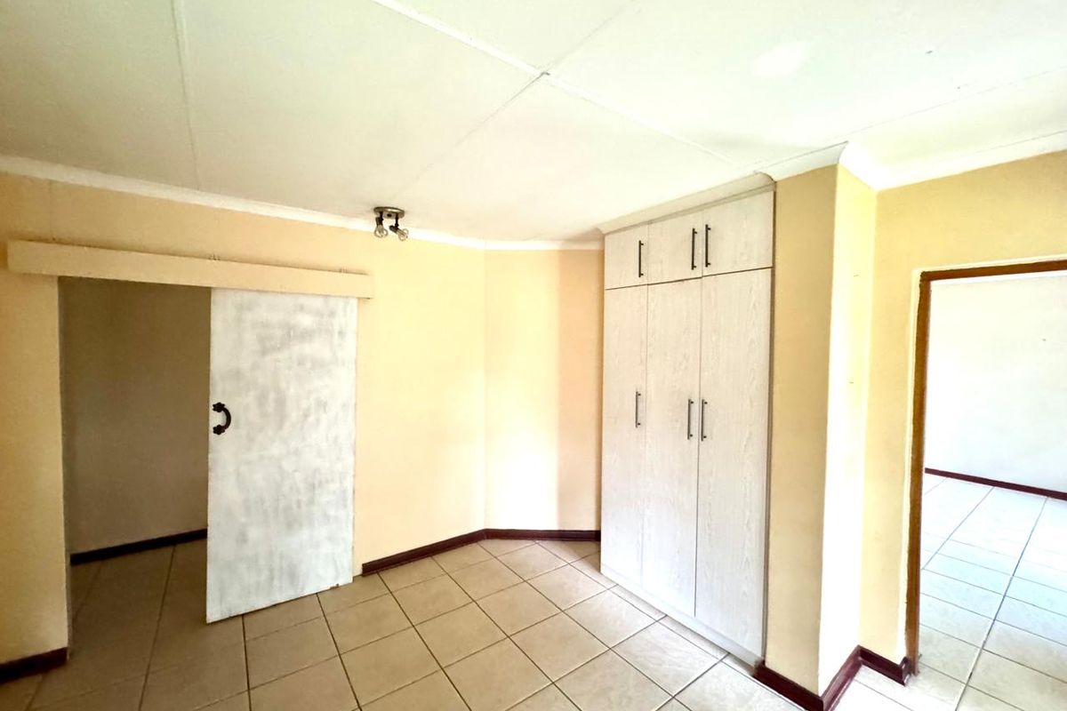 Perfectly Positioned Family Home with Extra Space and Great Parking - Photo 5