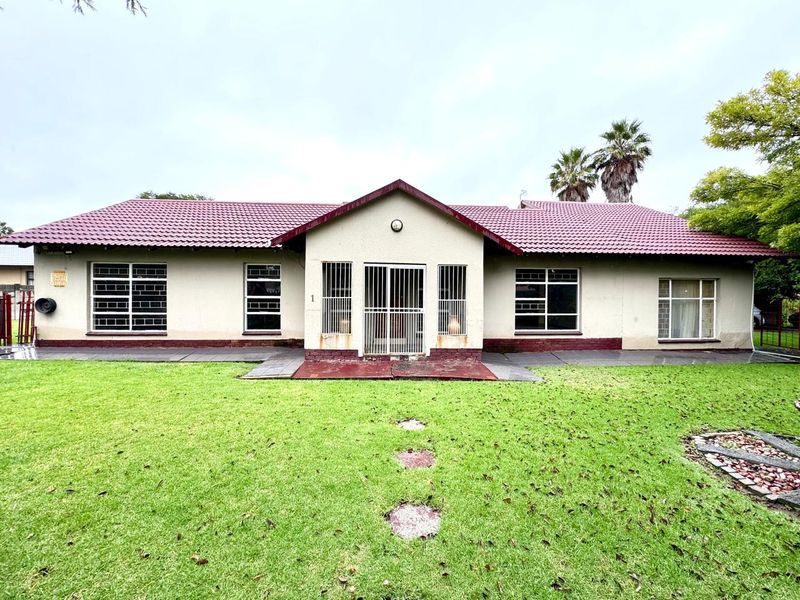 Perfectly Positioned Family Home with Extra Space and Great Parking - Photo 1