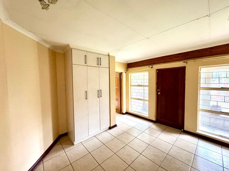 Perfectly Positioned Family Home with Extra Space and Great Parking - Photo 2