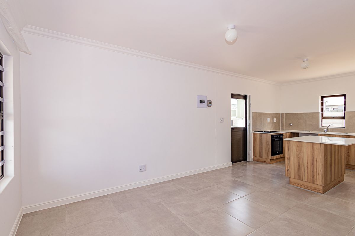 Charming 2-bedroom house for sale in Fisantekraal, Cape Town—your dream home awaits! Don't miss out - Photo 2