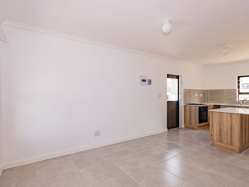 Charming 2-bedroom house for sale in Fisantekraal, Cape Town—your dream home awaits! Don't miss out - Photo 2