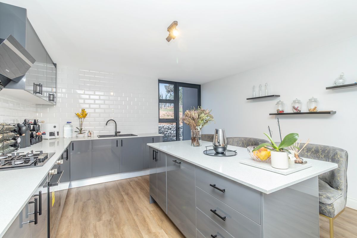 Modern Double-Story Home in Secure Estate – Prime Location! - Photo 4