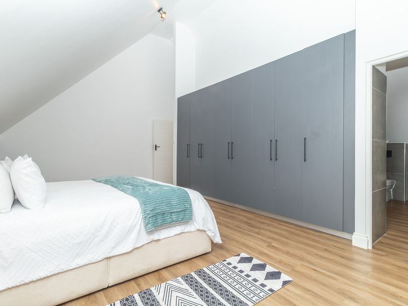 Modern Double-Story Home in Secure Estate – Prime Location! - Photo 8