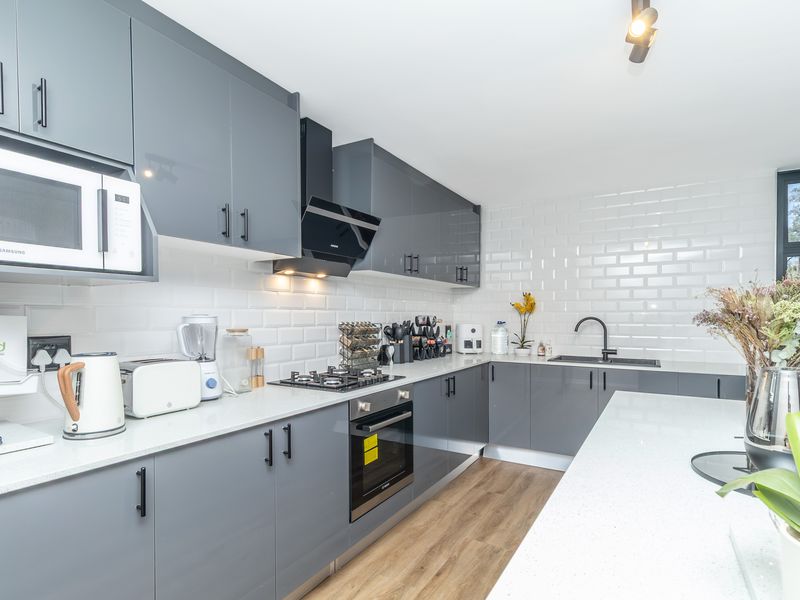 Modern Double-Story Home in Secure Estate – Prime Location! - Photo 2