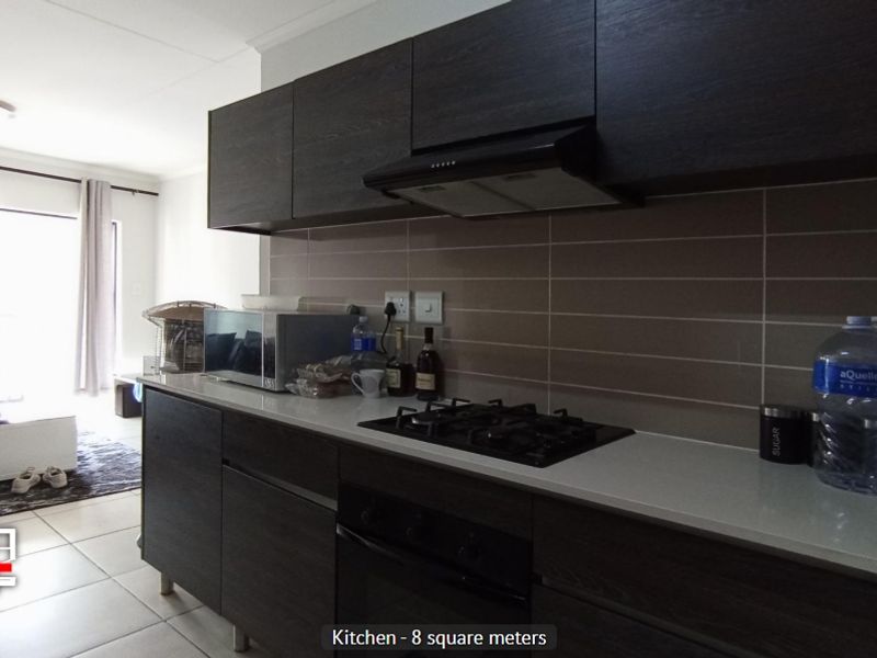 Sophisticated City-Style Living — 1-Bed Bachelor in Prime Area - Photo 2