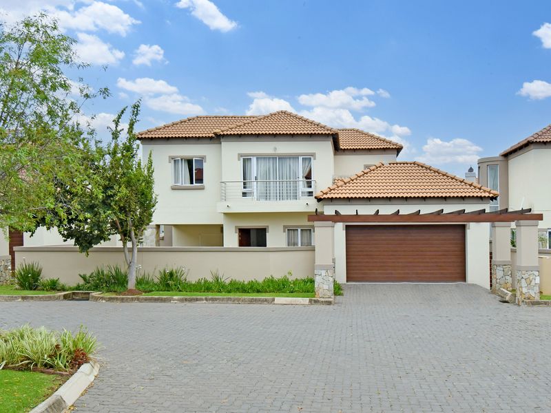 Lock-Up-and-Go Living in Blue Valley Golf Estate | 3-Bedroom Townhouse - Photo 3