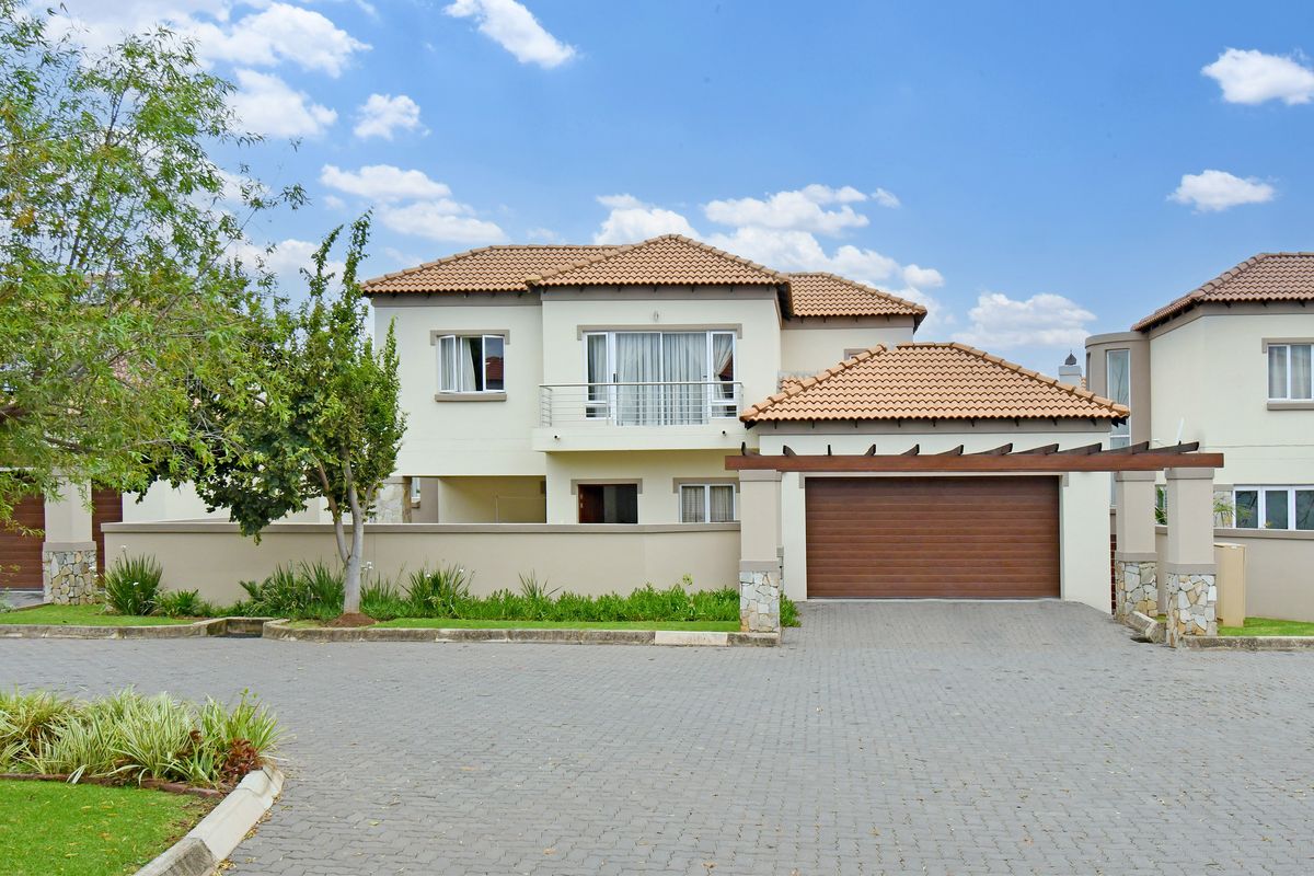 Lock-Up-and-Go Living in Blue Valley Golf Estate | 3-Bedroom Townhouse - Photo 3
