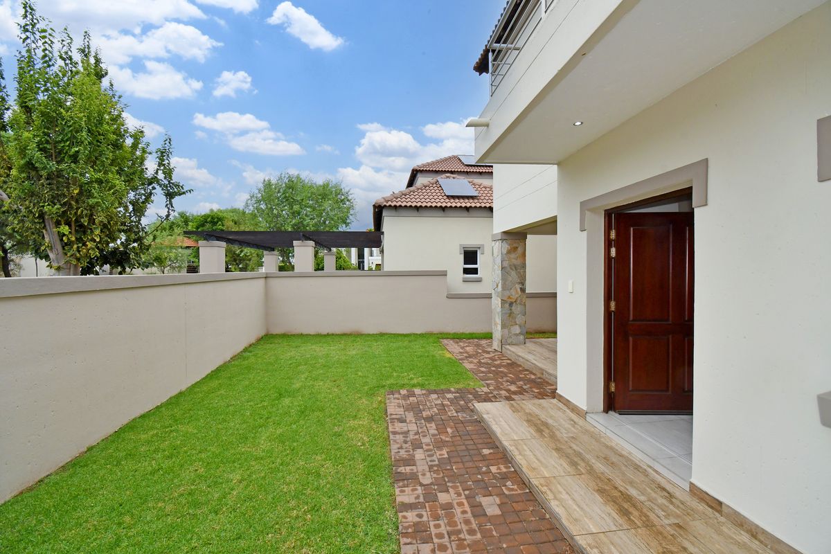 Lock-Up-and-Go Living in Blue Valley Golf Estate | 3-Bedroom Townhouse - Photo 4
