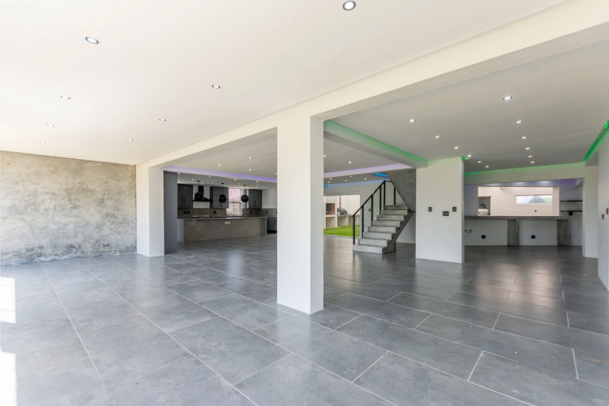 Luxury Country Estate with Pool, Flatlets & Entertainment Centre - Photo 5