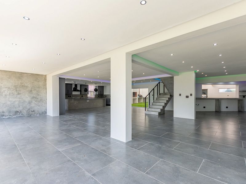 Luxury Country Estate with Pool, Flatlets & Entertainment Centre - Photo 5