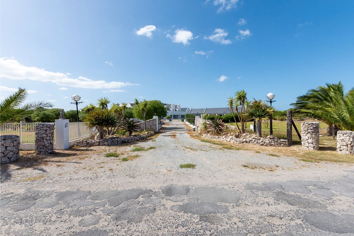 Luxury Country Estate with Pool, Flatlets & Entertainment Centre - Photo 2