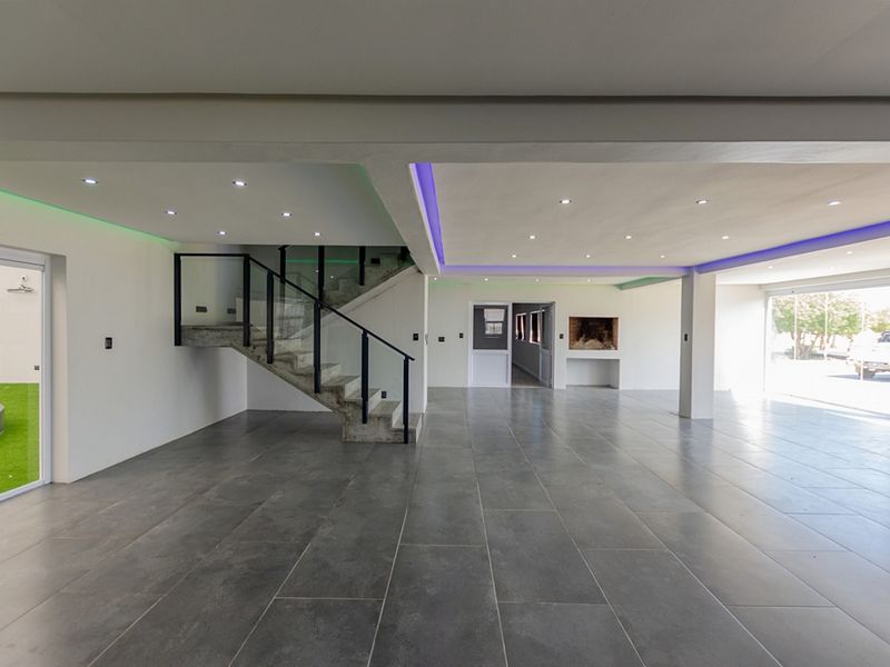 Luxury Country Estate with Pool, Flatlets & Entertainment Centre - Photo 9