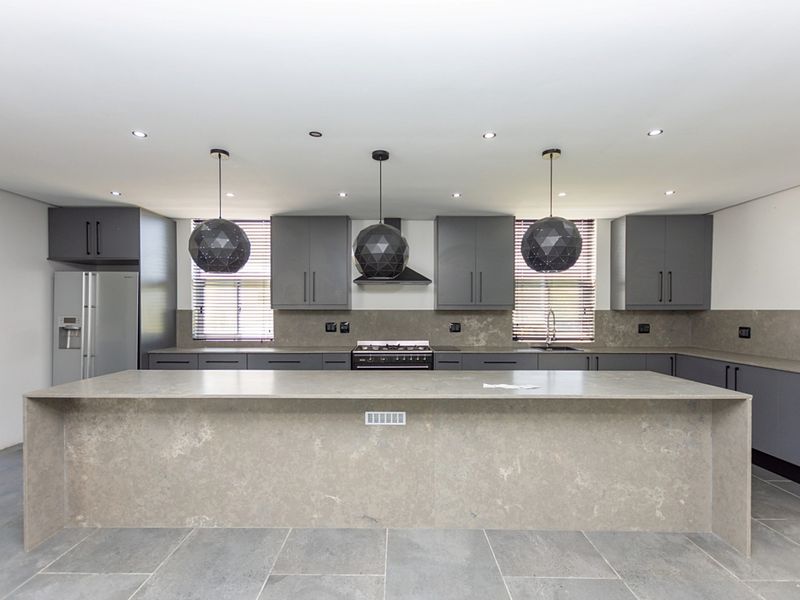 Luxury Country Estate with Pool, Flatlets & Entertainment Centre - Photo 8