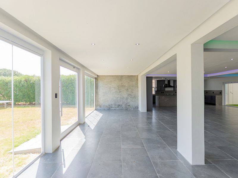 Luxury Country Estate with Pool, Flatlets & Entertainment Centre - Photo 6