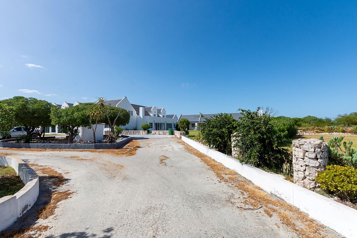 Luxury Country Estate with Pool, Flatlets & Entertainment Centre - Photo 3