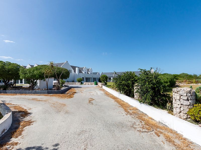 Luxury Country Estate with Pool, Flatlets & Entertainment Centre - Photo 3