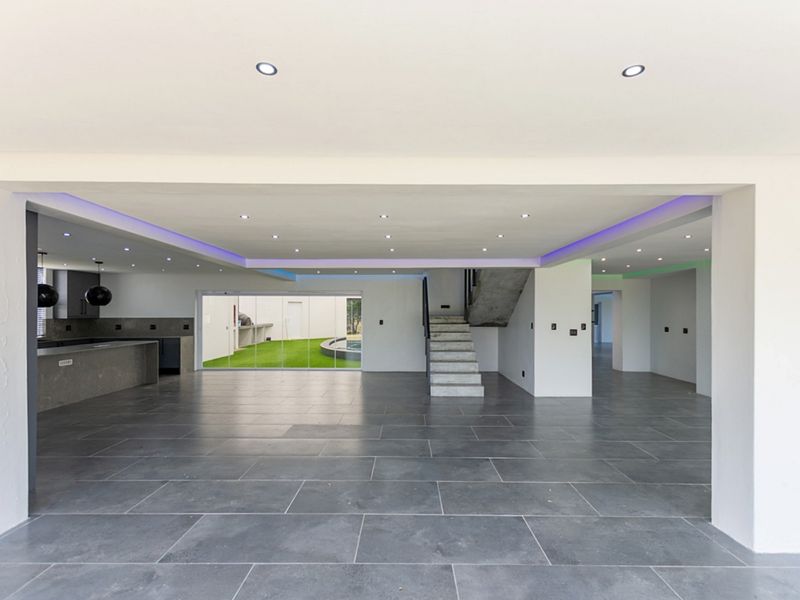 Luxury Country Estate with Pool, Flatlets & Entertainment Centre - Photo 4