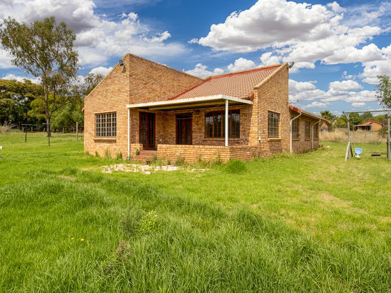Riverside Retreat in Glen Austin | 2.5 Hectare Smallholding with Dual Living - Photo 1