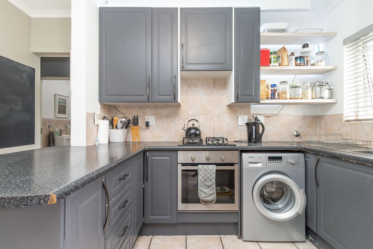 2-Bedroom Garden Apartment – Modern, Secure & Packed with Extras! - Photo 4