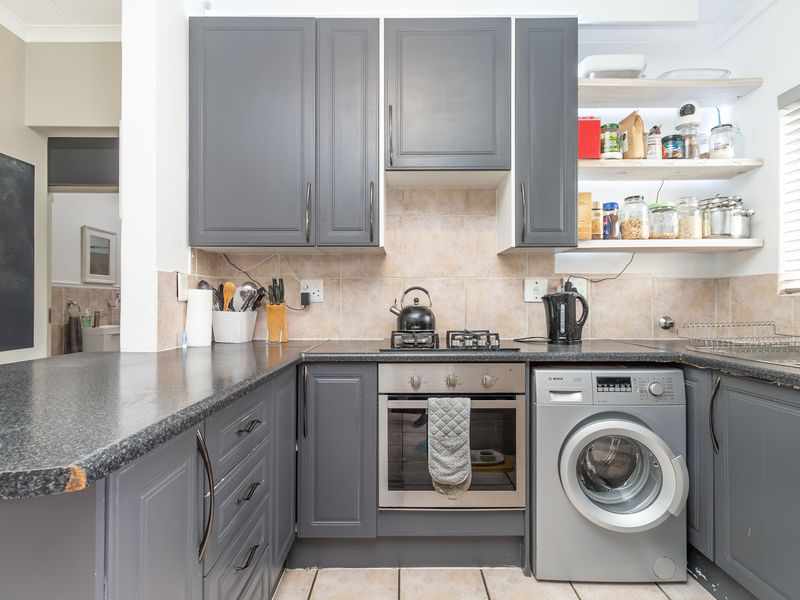 2-Bedroom Garden Apartment – Modern, Secure & Packed with Extras! - Photo 4