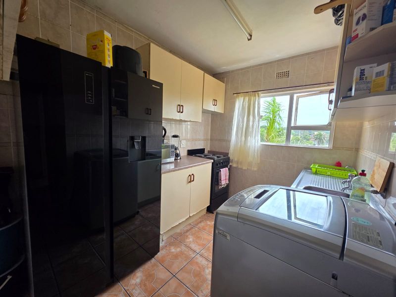 Neat and Spacious 3-Bedroom Flat - Photo 2