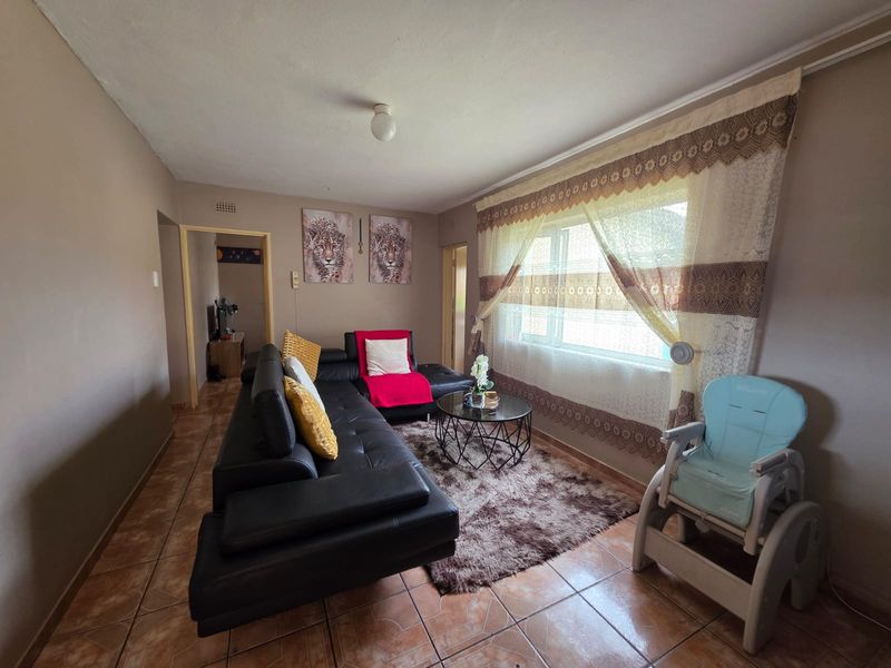 Neat and Spacious 3-Bedroom Flat - Photo 3