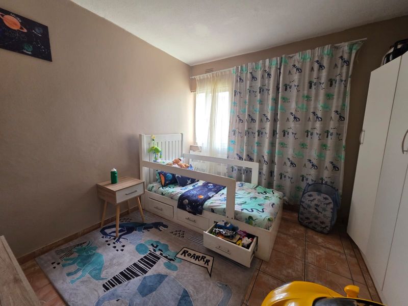 Neat and Spacious 3-Bedroom Flat - Photo 7