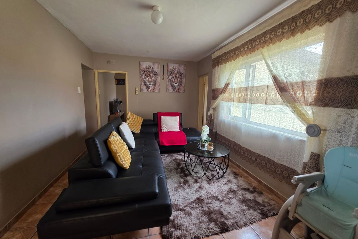 Neat and Spacious 3-Bedroom Flat - Photo 5