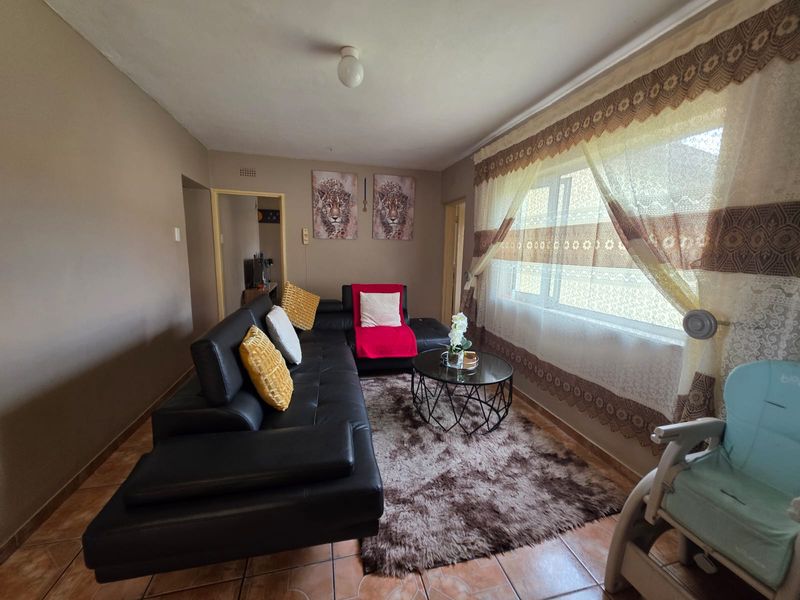 Neat and Spacious 3-Bedroom Flat - Photo 5