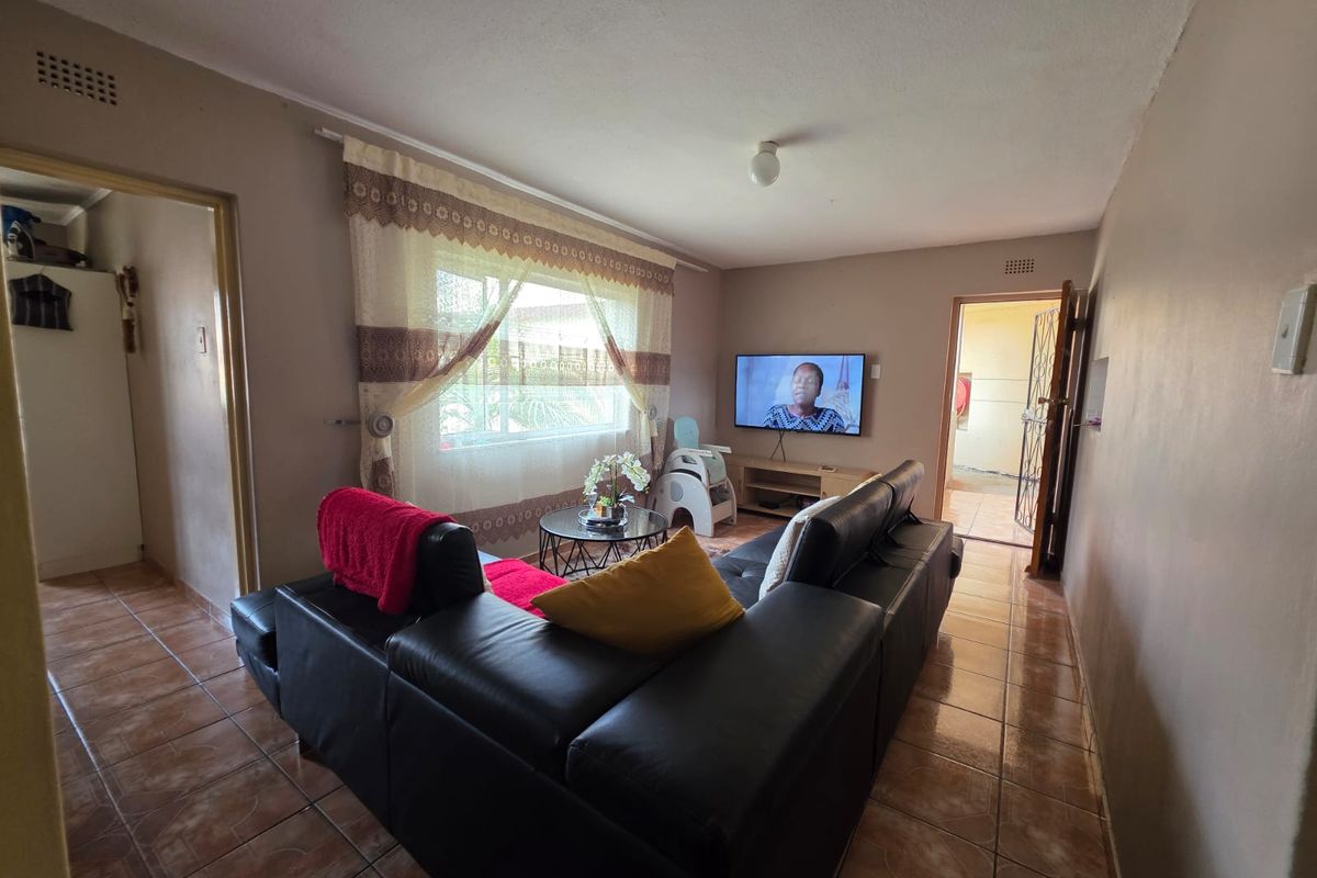 Neat and Spacious 3-Bedroom Flat - Photo 4