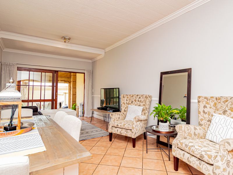 A beautiful 2-bedroom ground floor unit- A MUST SEE - Photo 6