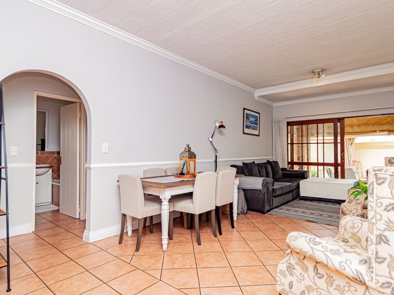 A beautiful 2-bedroom ground floor unit- A MUST SEE - Photo 5