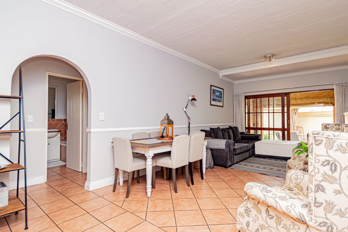 A beautiful 2-bedroom ground floor unit- A MUST SEE - Photo 5