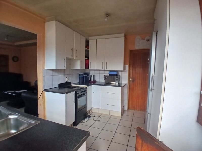 Affordable home in Rondebult Germiston with great potential. - Photo 7