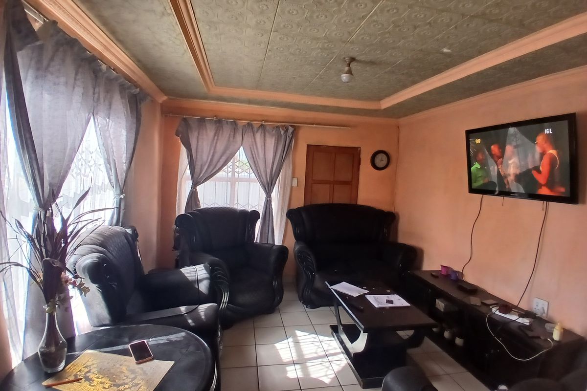 Affordable home in Rondebult Germiston with great potential. - Photo 4