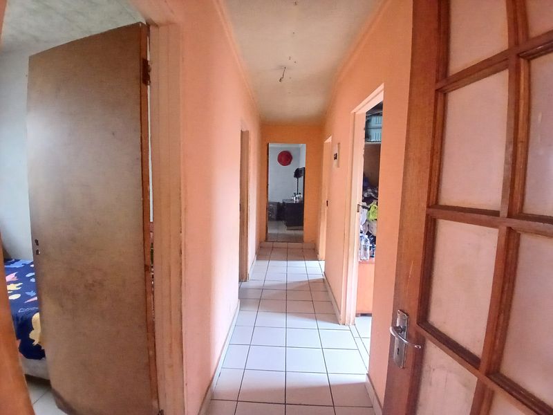 Affordable home in Rondebult Germiston with great potential. - Photo 8