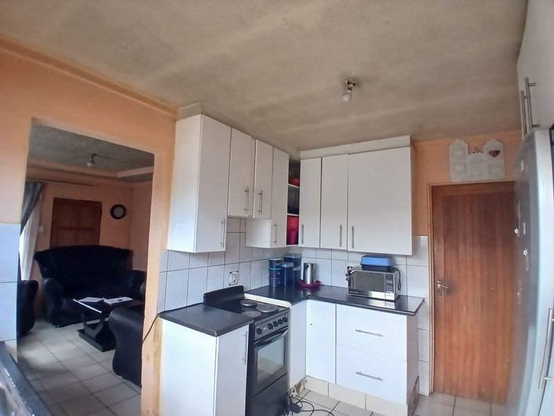 Affordable home in Rondebult Germiston with great potential. - Photo 6